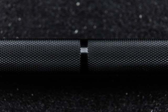 Close-up of the knurled shaft on the 20kg GB2 Barbell