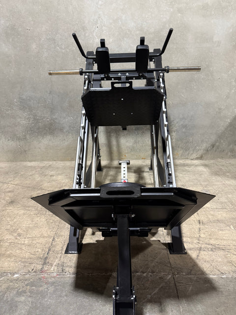 GIANT Leg Press